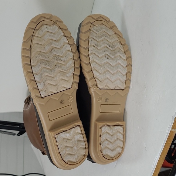 St. John's Bay Rollands Duck Boot - Brown / Tan - Size 10M - Picture 6 of 11